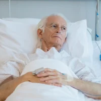 Jak zadbać o bliską osobę po wyjściu ze szpitala? 1 opieka po wyjściu ze szpitala